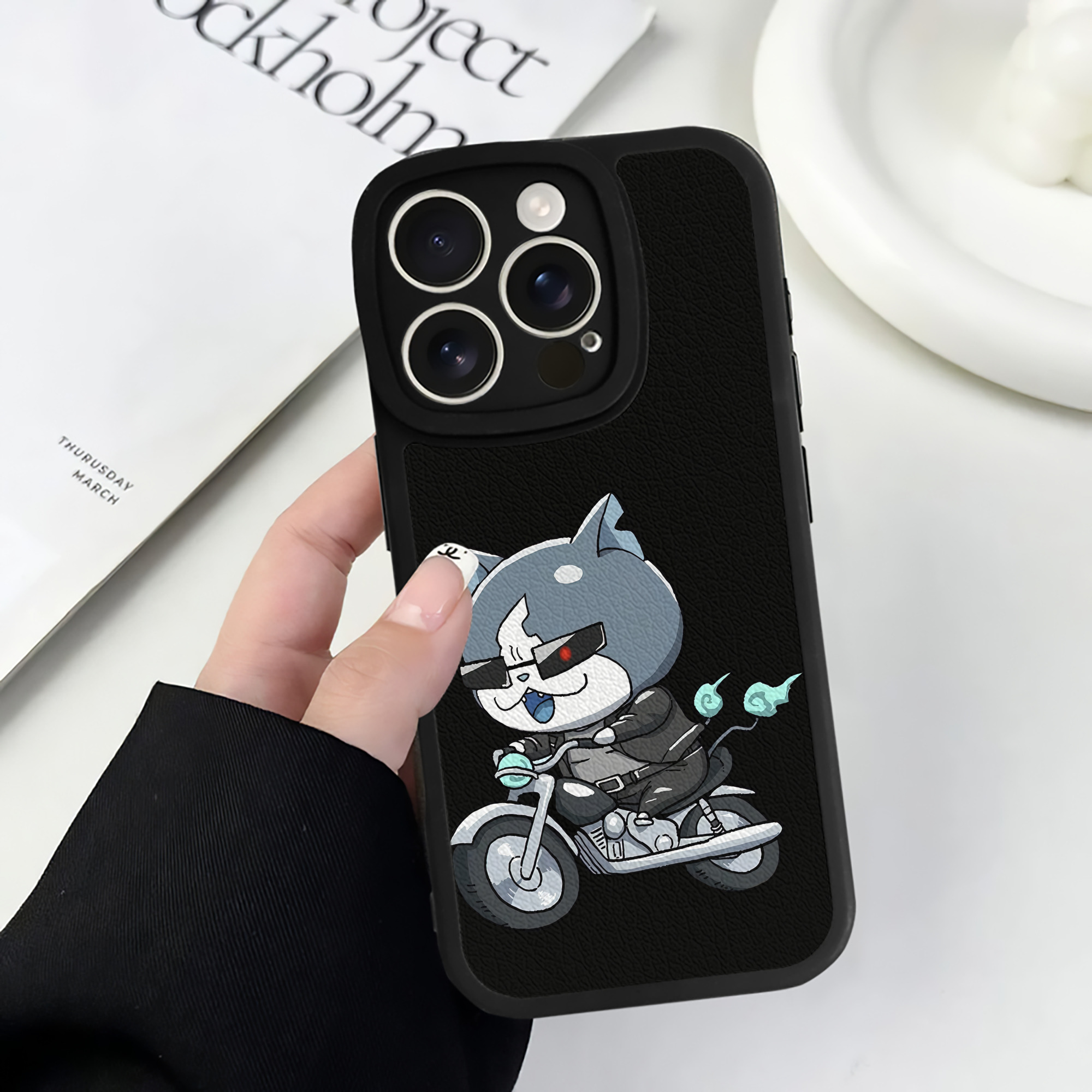 （画像用） 妖怪ウォッチ Yo-kai Watch 【iPhone 16シリーズ対応】シリコンスマホケース（レザー調） 材質：シリコン